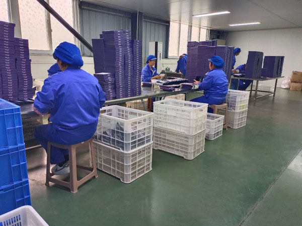正規(guī)膏藥貼牌好還是自己手工熬制黑膏藥加工好？廠家干貨分享